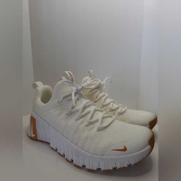 Nike Women's Free Metcon 6 in the Sail/Monarch-White Size 9 - Picture 1 of 5